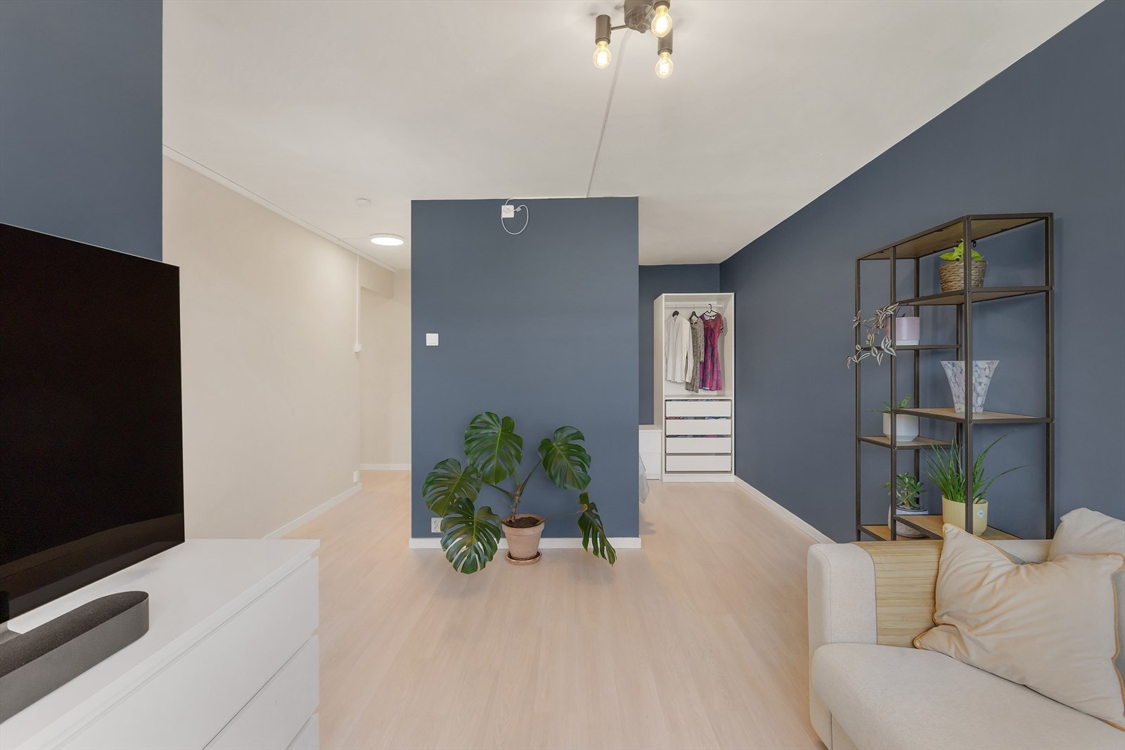 Smart planløsning med sovealkove tilgjengelig fra stuen. Galleribilde