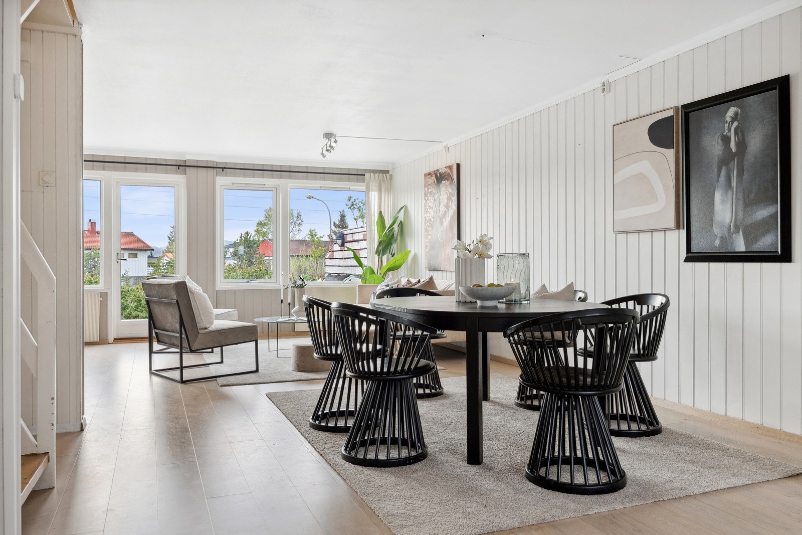 Her ligger alt til rette for hyggelige måltider med venner og bekjente. Galleribilde