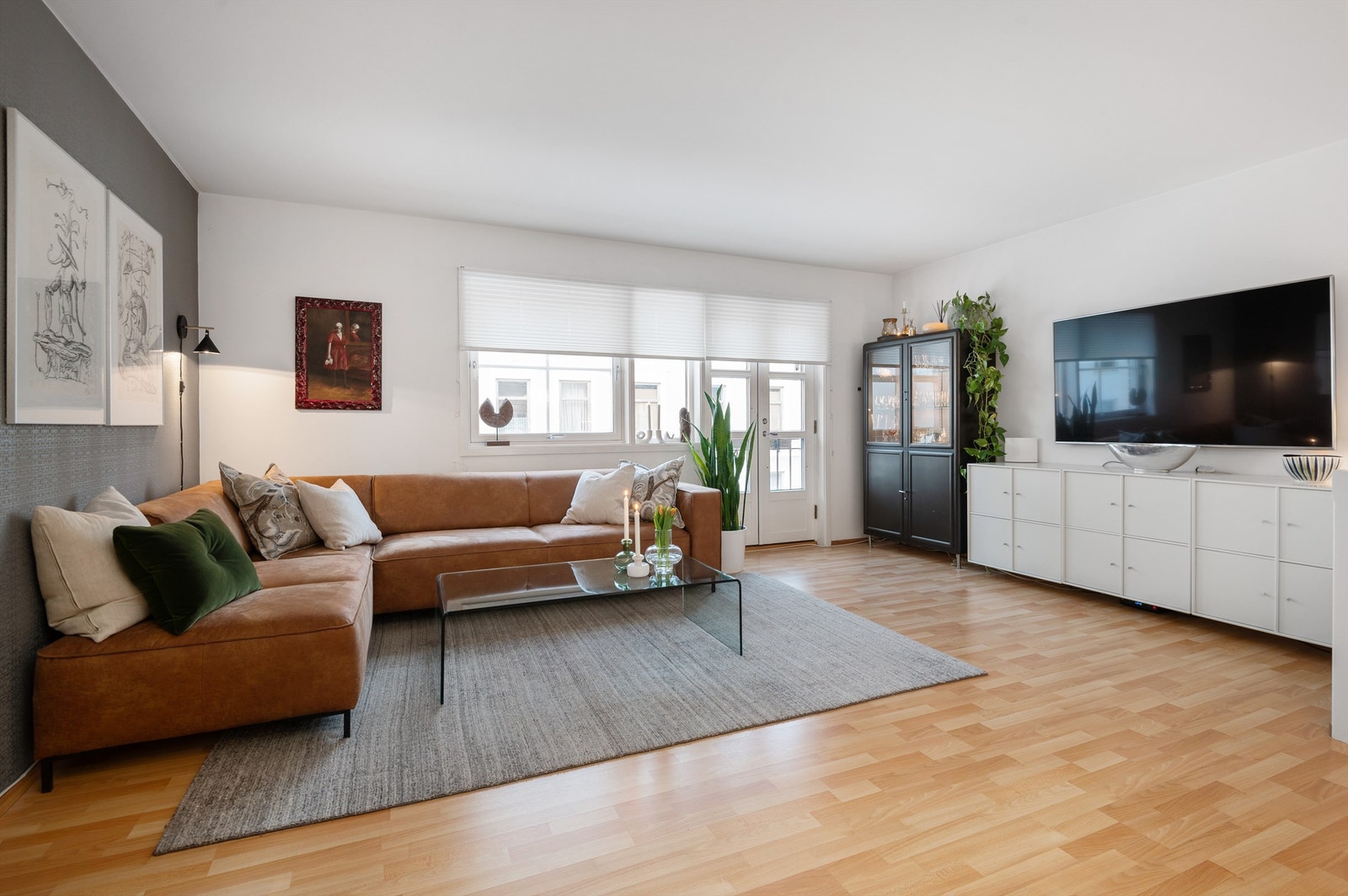 Stue; 30 kvm. Galleribilde