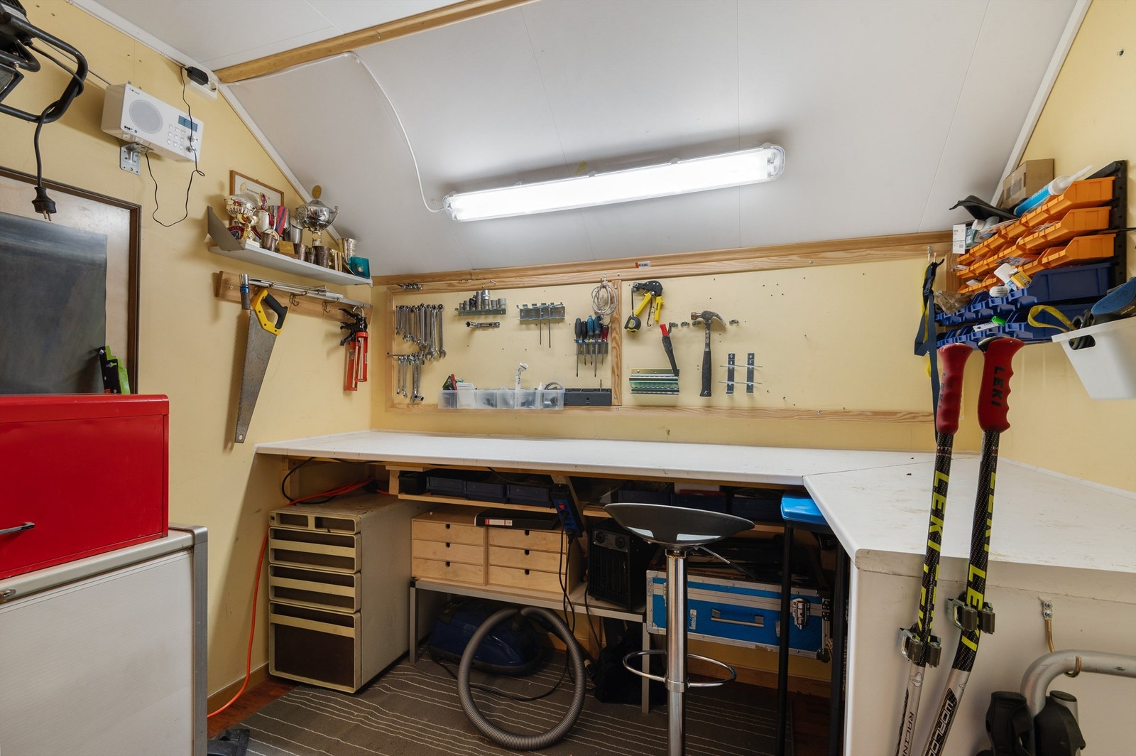 Utvendig bod ved inngangspartiet; 6 kvm. Galleribilde