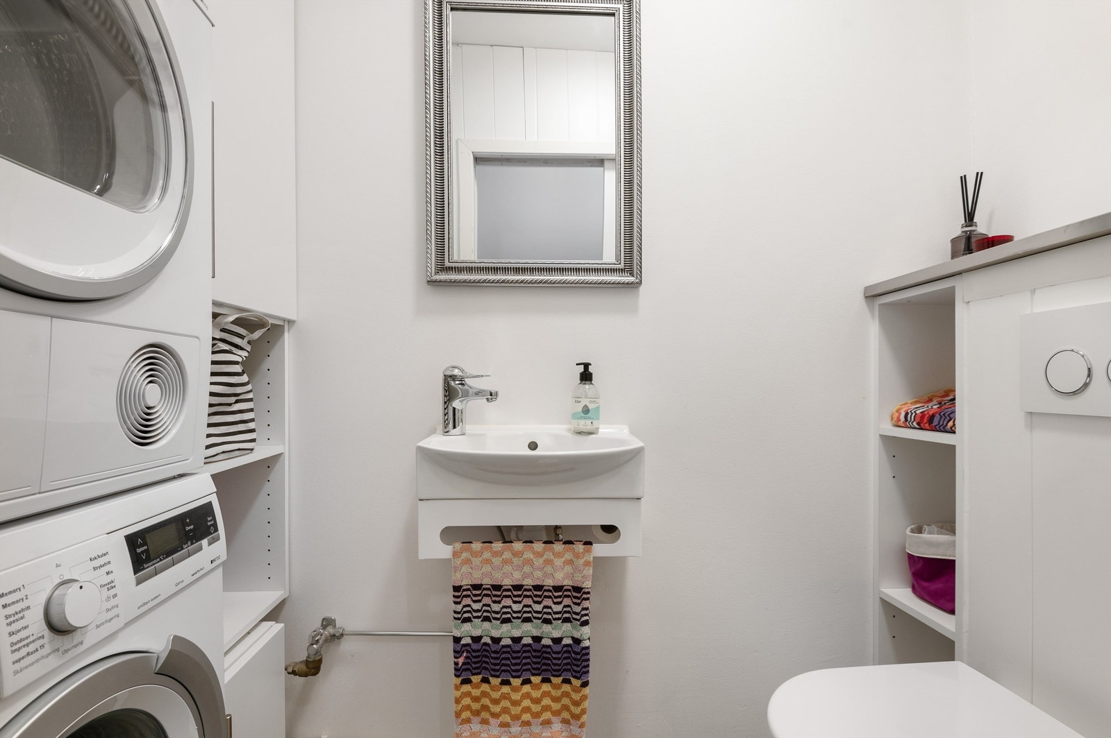 Toalettrommet i gangen ble utvidet i 2013 for å gjøre plass til vaskerom. Galleribilde