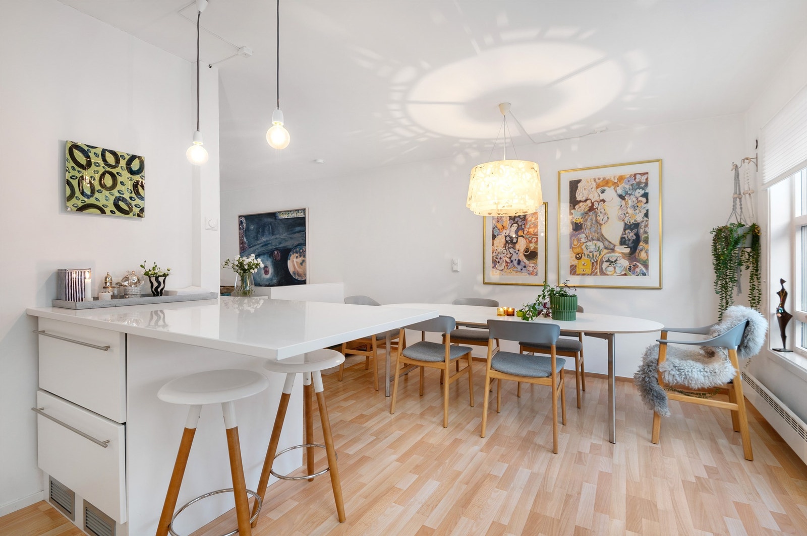 Kjøkkendelen av 2. etasje måler ca. 16 kvm. Galleribilde