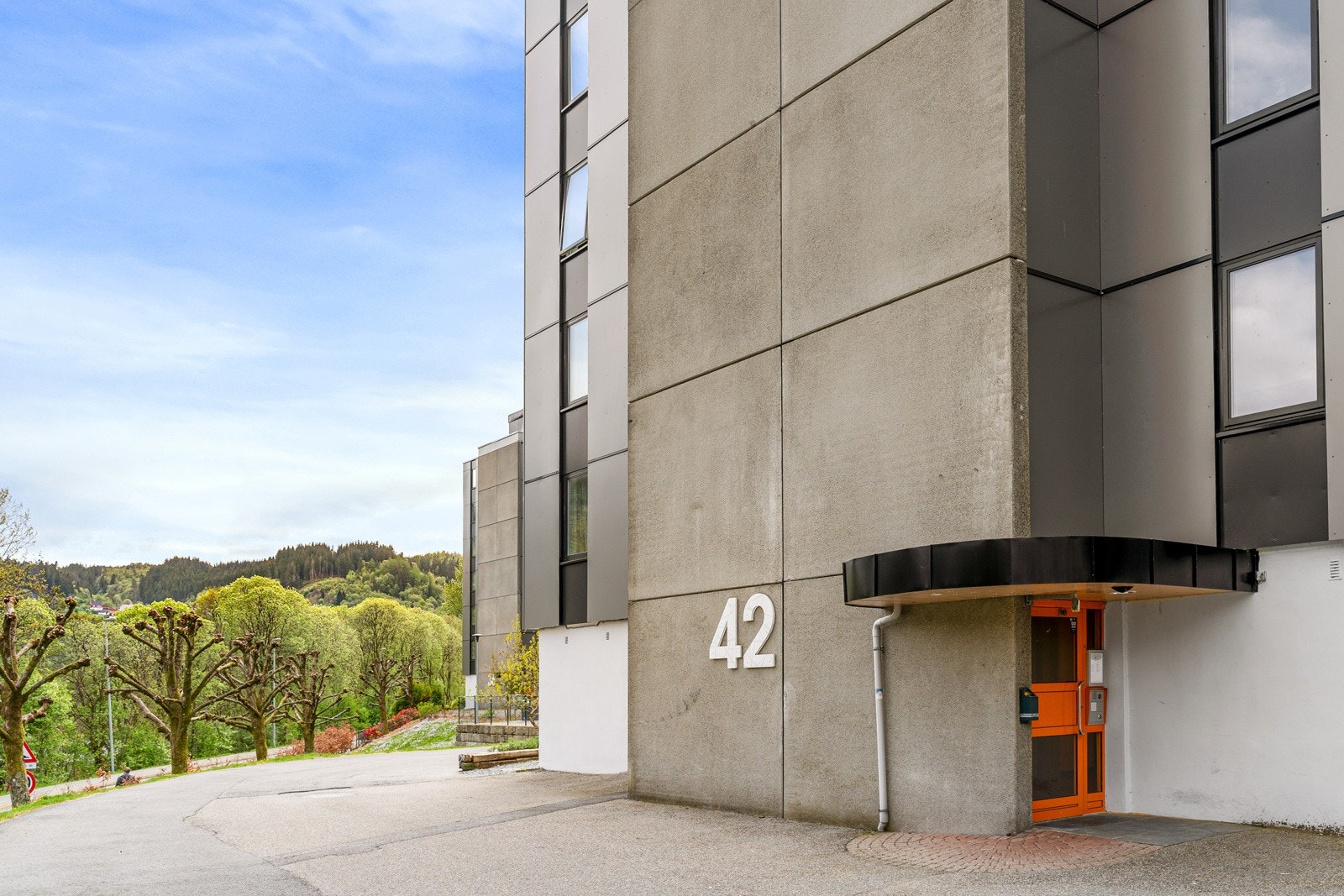 Leiligheten er en del av et veldrevet borettslag med heis i bygget. Galleribilde