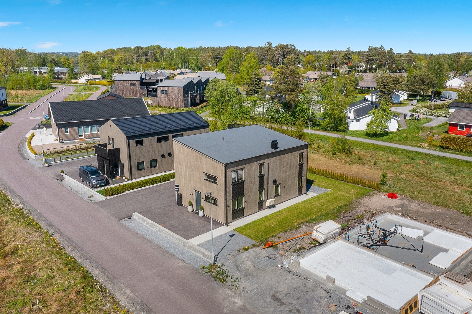 Boligen ligger i det nyetablerte Guriskogen boligfelt med lett tilgang til turterreng, lekeplass m.m Galleribilde