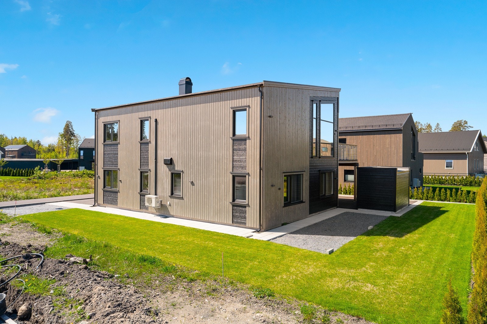Boligen ligger fint til i rolige og barnevennlige omgivelser Galleribilde