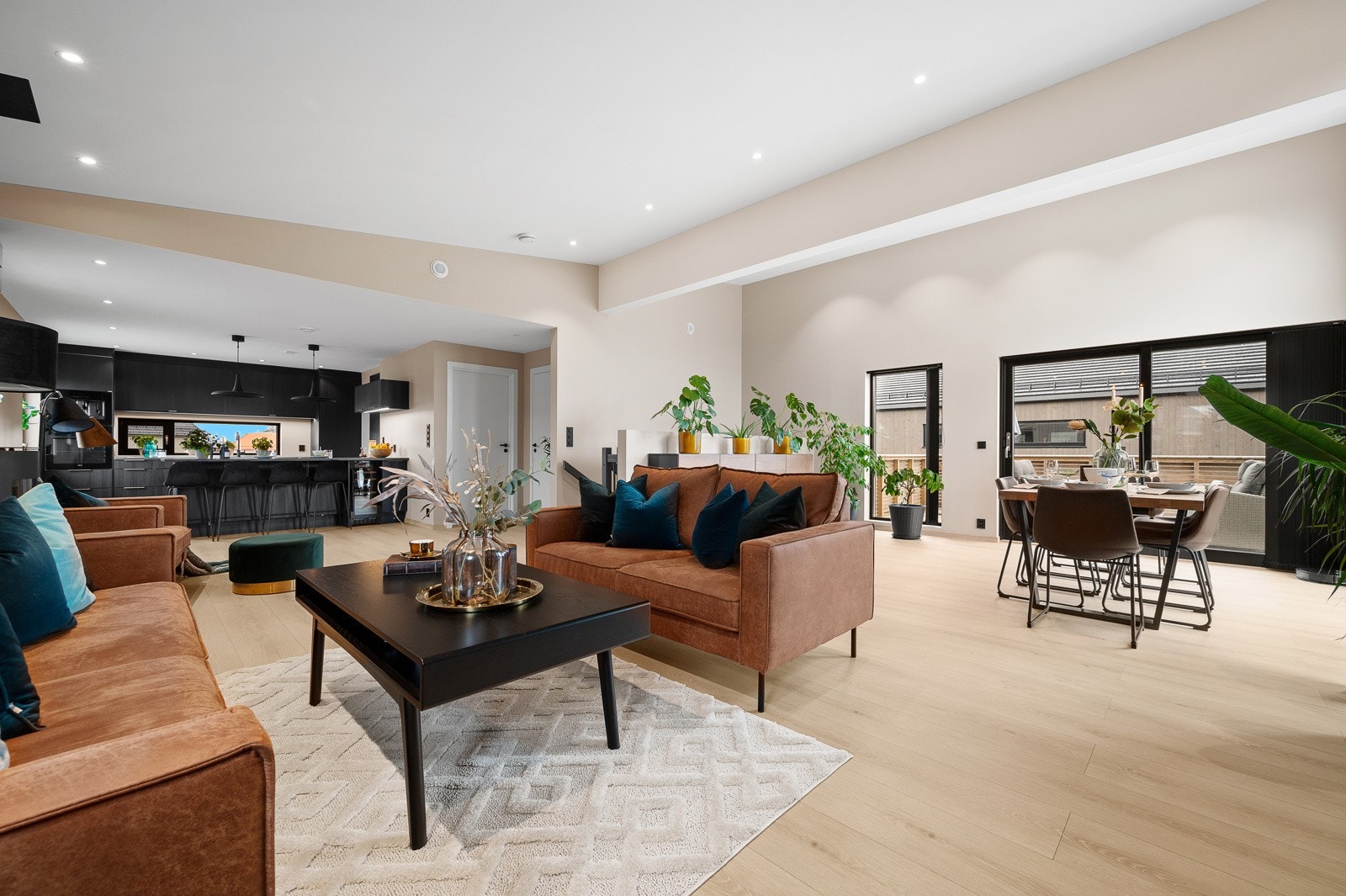 Velkommen hjem til selve hjertet i huset - den åpne og luftige 2. etasje Galleribilde