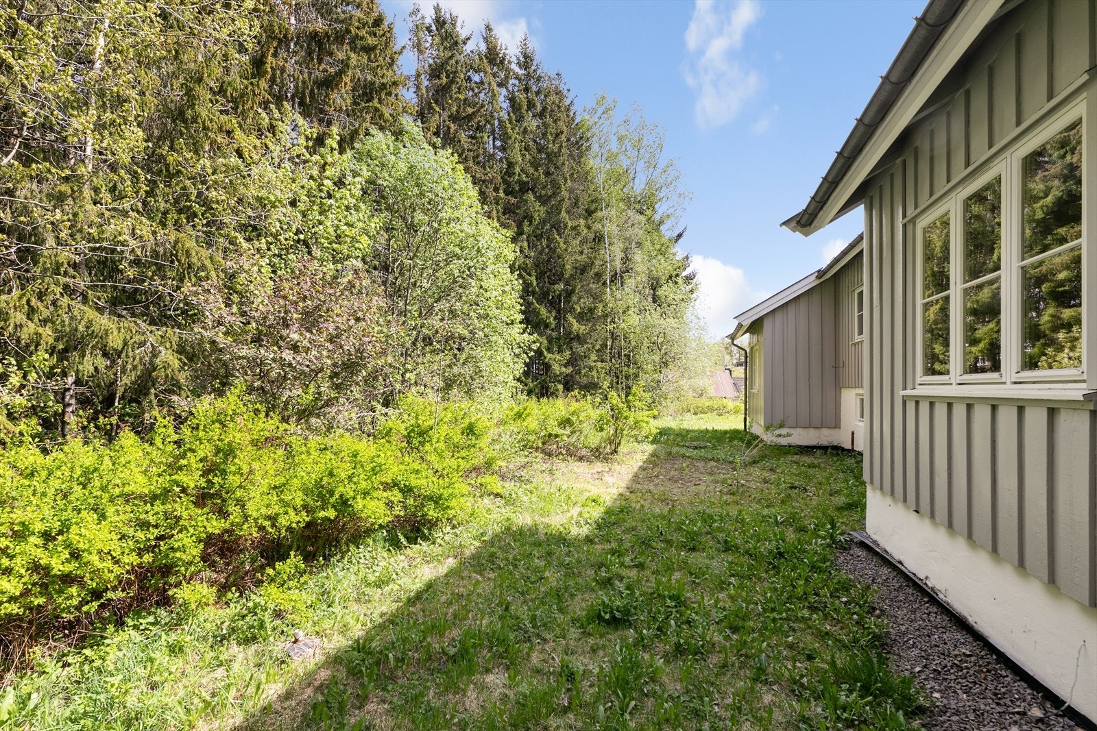 Opparbeidet tomt på baksiden av boligen. Galleribilde