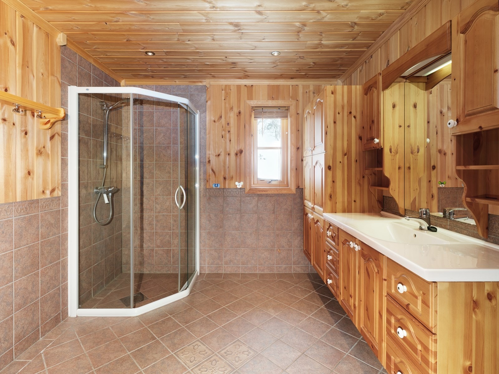 Vannbåren varme i gulvet på badet. Galleribilde