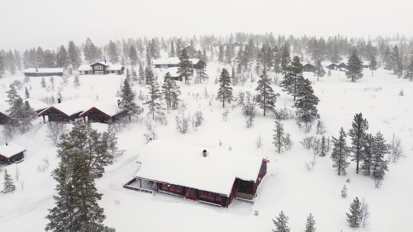 Fritidsboligen ligger i et veletablert og rolig hyttefelt. Galleribilde