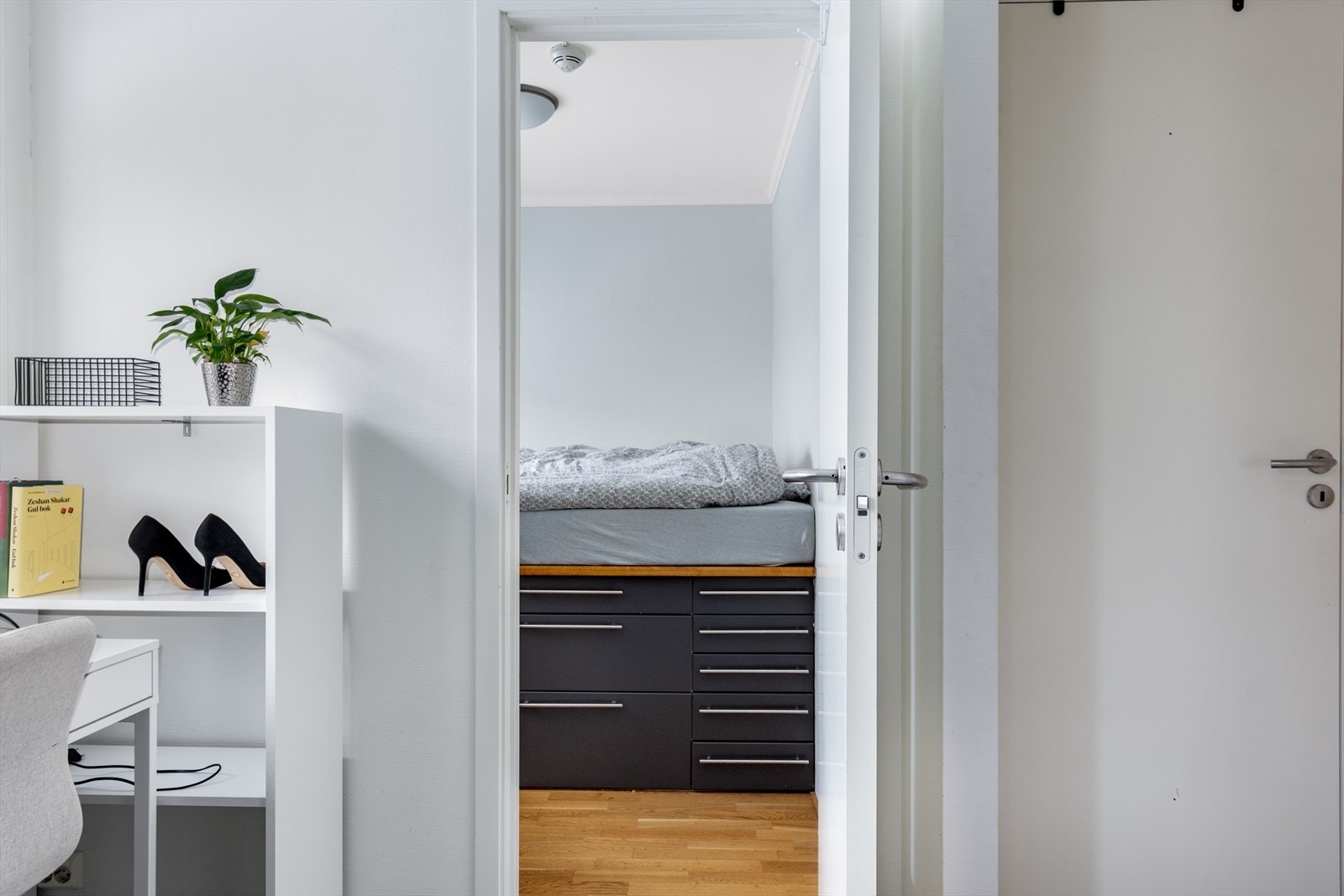 Fra leiligheten er det gangavstand til alt du trenger i hverdagen som dagligvarehandel, shopping og restauranter mm. Galleribilde