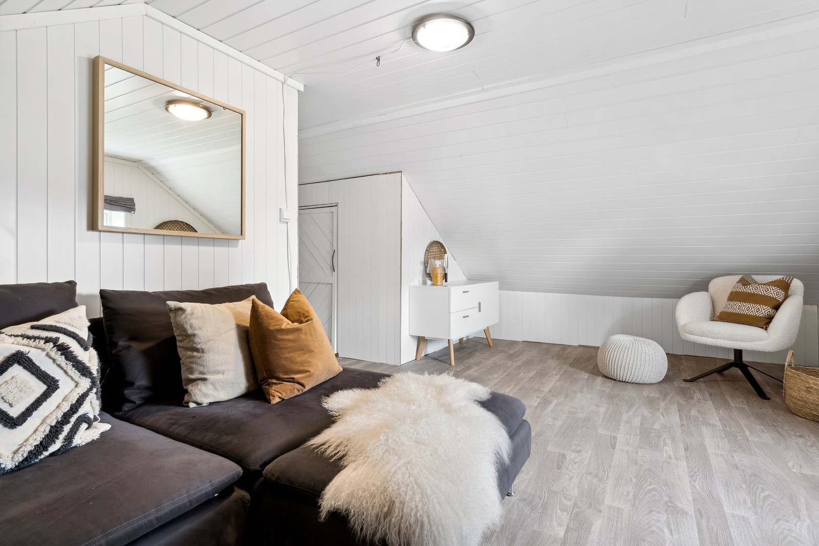 Her er det god plass til en sittegruppe, og en fin plass å trekke seg unna ved behov. Galleribilde