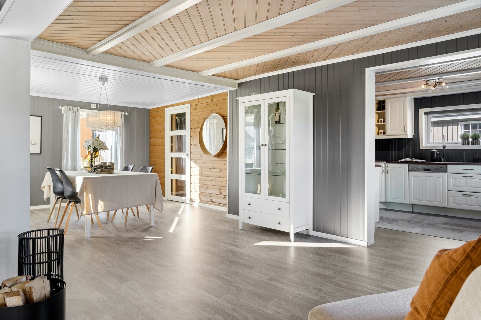 I spisestuen er det god plass til ønsket møblement. Galleribilde