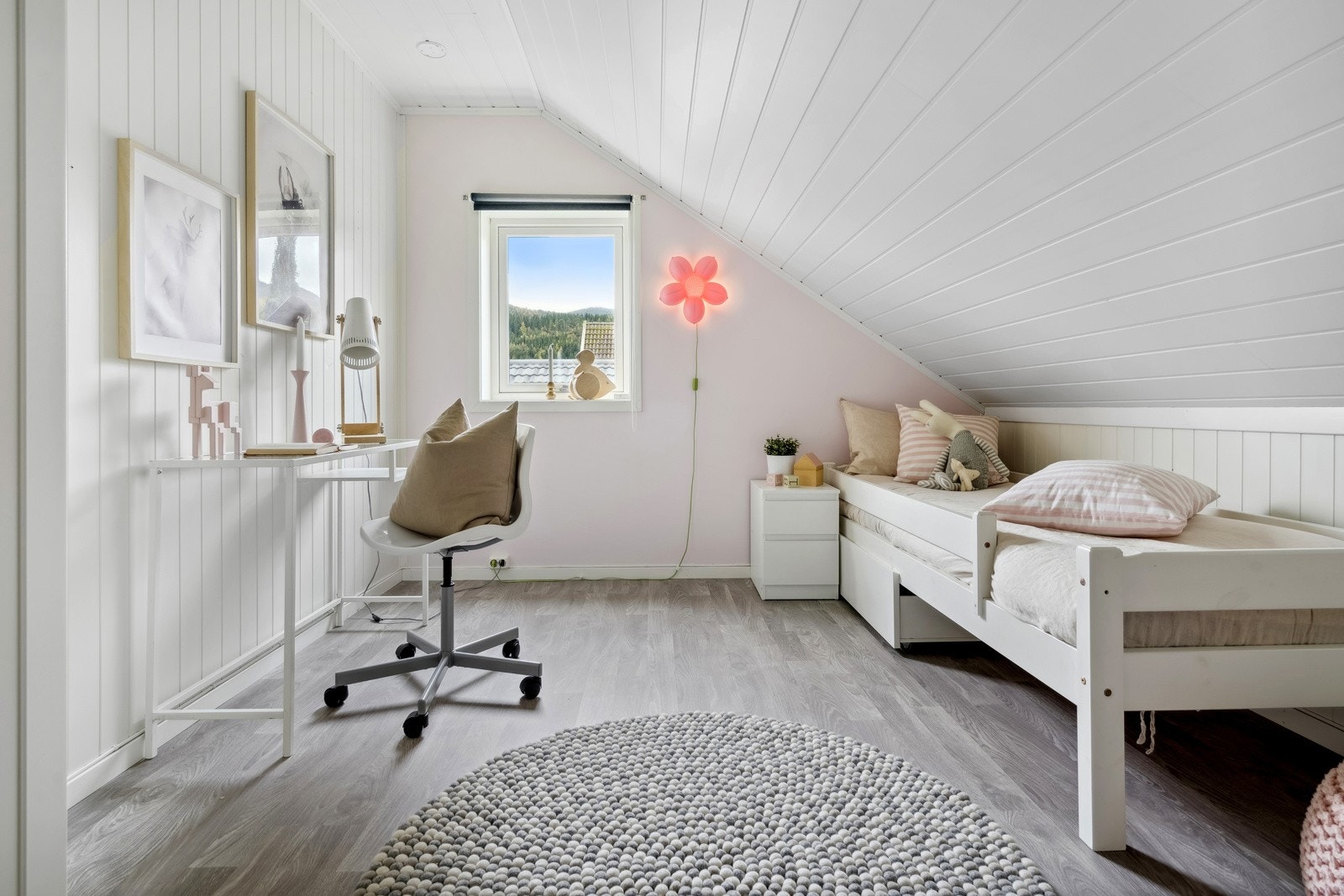 Lyst og luftig soverom. Galleribilde