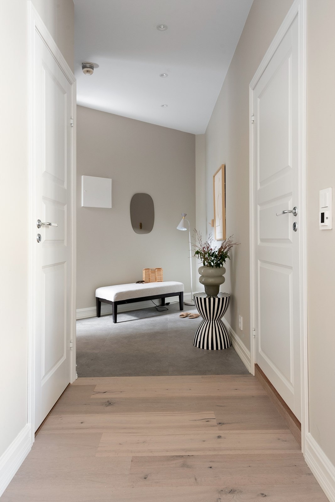 Downlights i himling i gangen/entreen Galleribilde