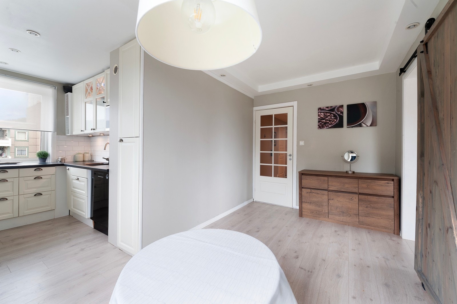 Planløsningen er romslig og luftig. Galleribilde