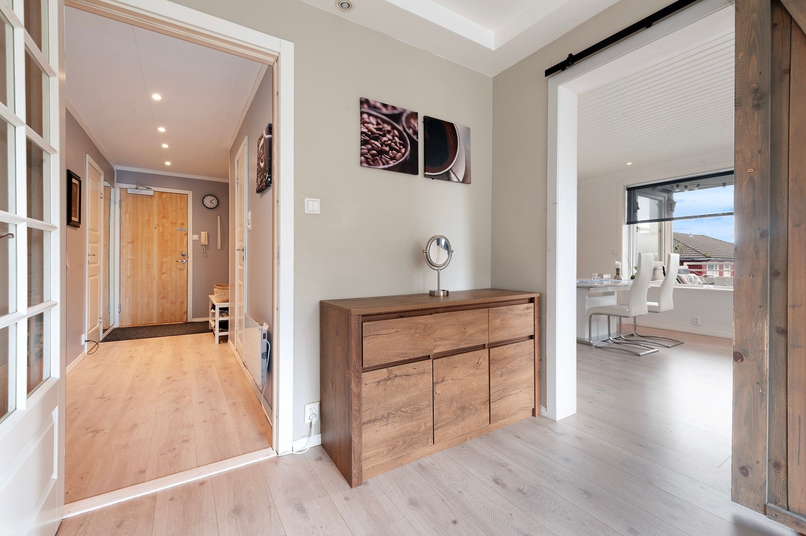 Gang og entré. Galleribilde