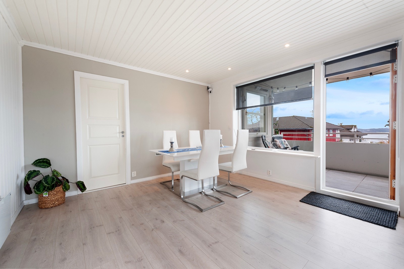 Utgang til balkong som blir renovert til innglasset balkong. Galleribilde