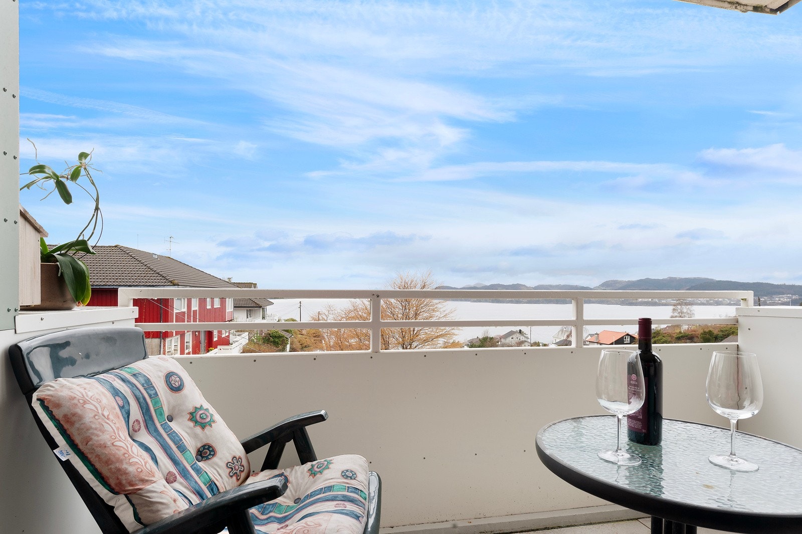 Balkongene blir nye og innglasset. Arbeidet er i gang i borettslaget. Galleribilde