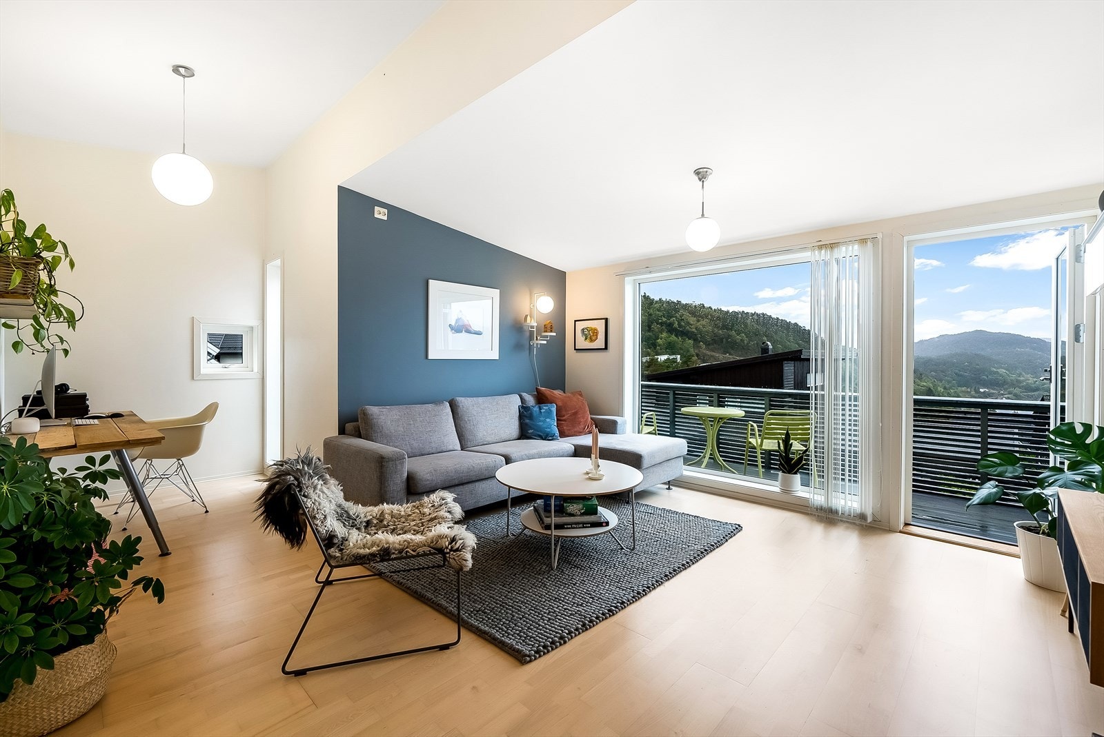 Loftstue m/vindu fra gulv til tak! Galleribilde