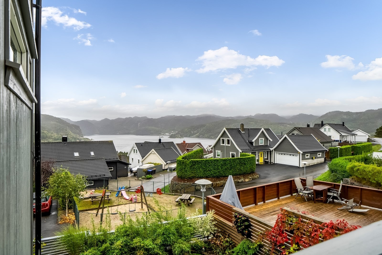 Herlig fjordutsikt fra balkongen. Galleribilde