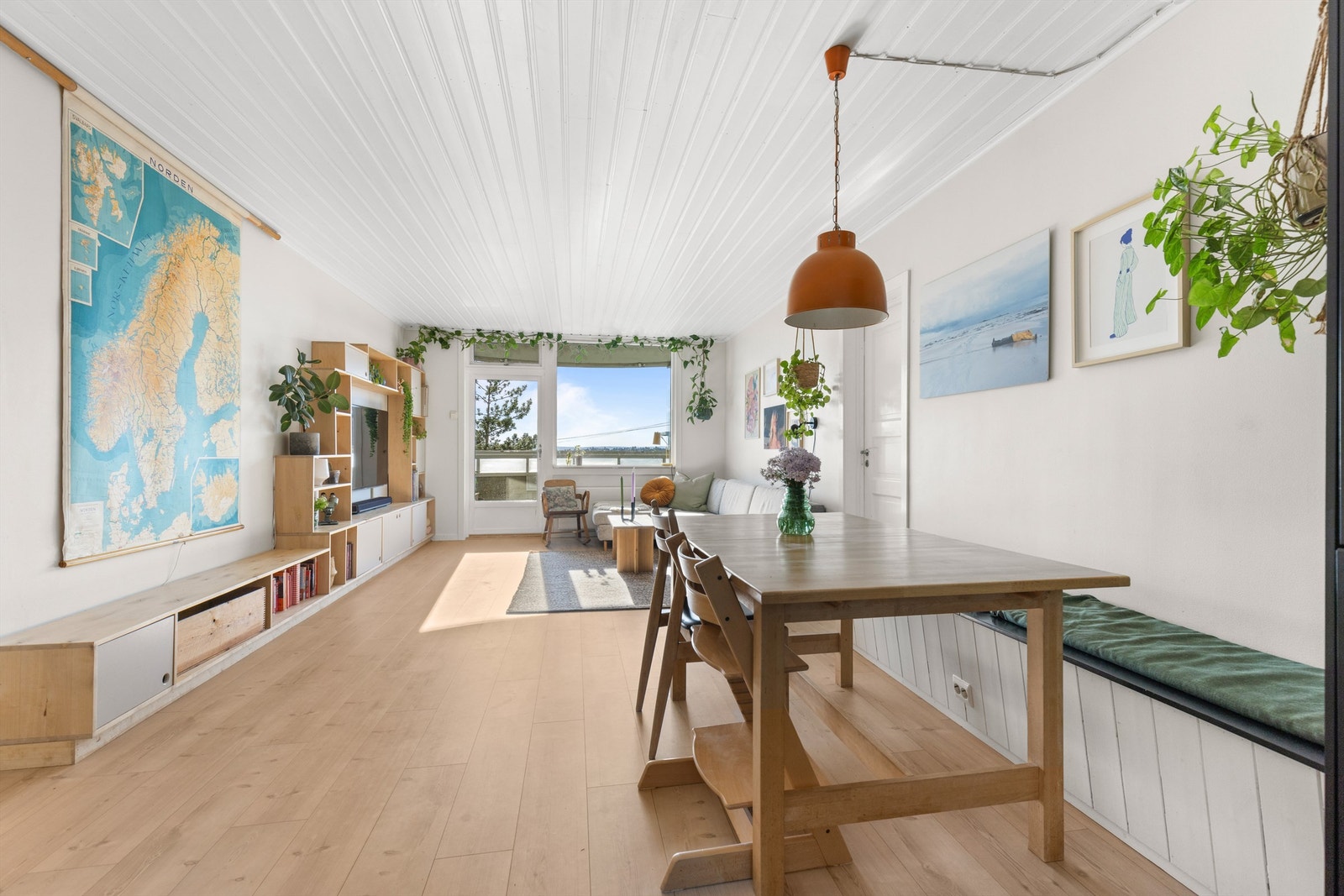 Koselig og lun innredet stue og kjøkken. Galleribilde