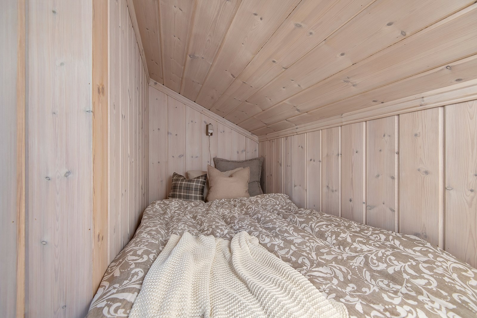 Det fjerde og siste soverommet har seng med 2 sengeplasser, plassert i en slags nisje. Galleribilde