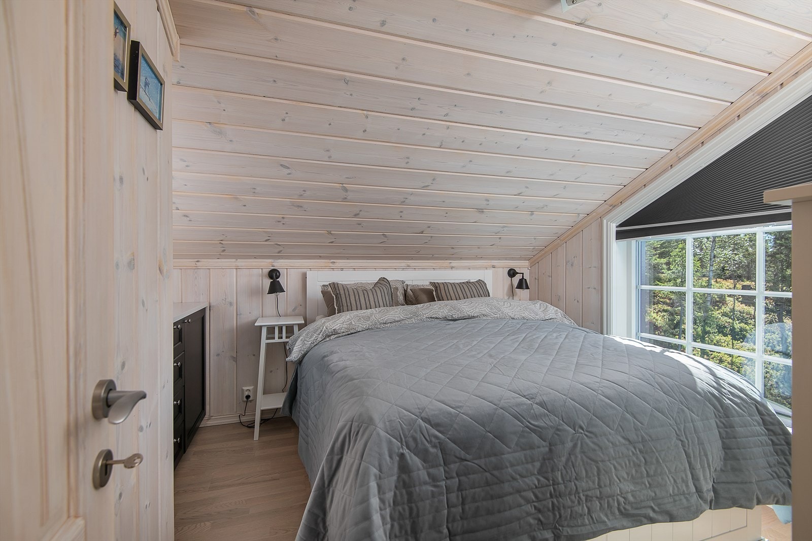 Hovedsoverom med plass til dobbeltseng. Galleribilde