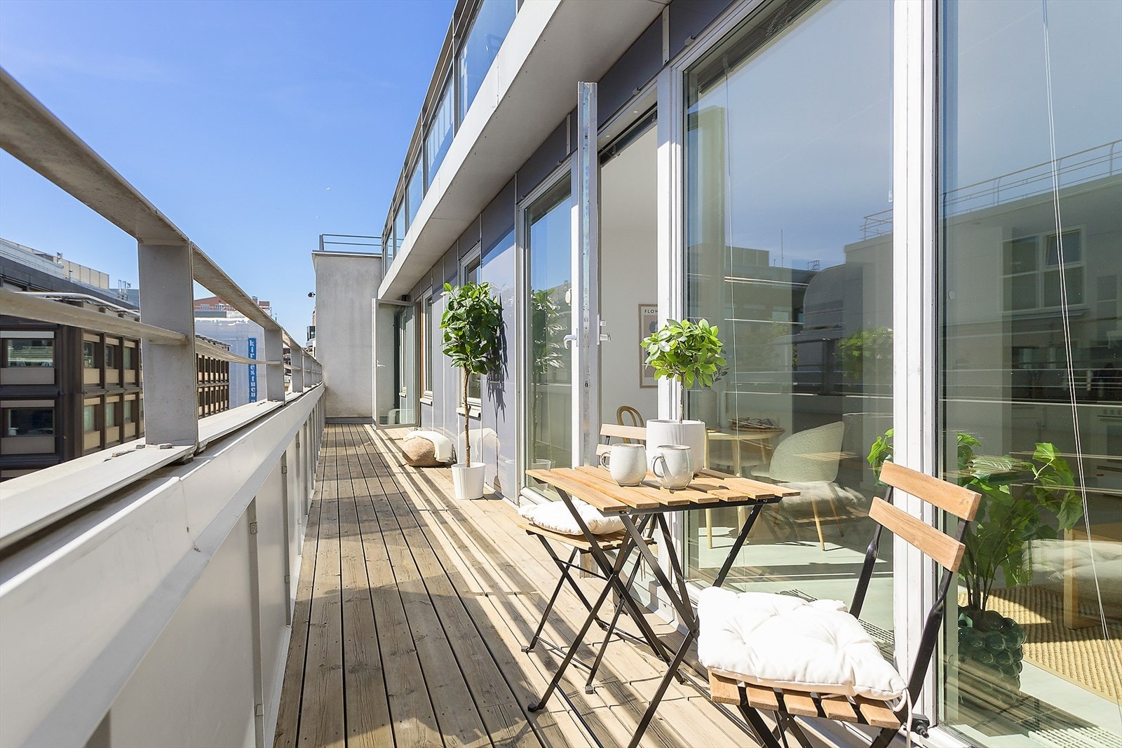 Fantastisk takterrasse på hele 20m2 med gode solforhold. Galleribilde