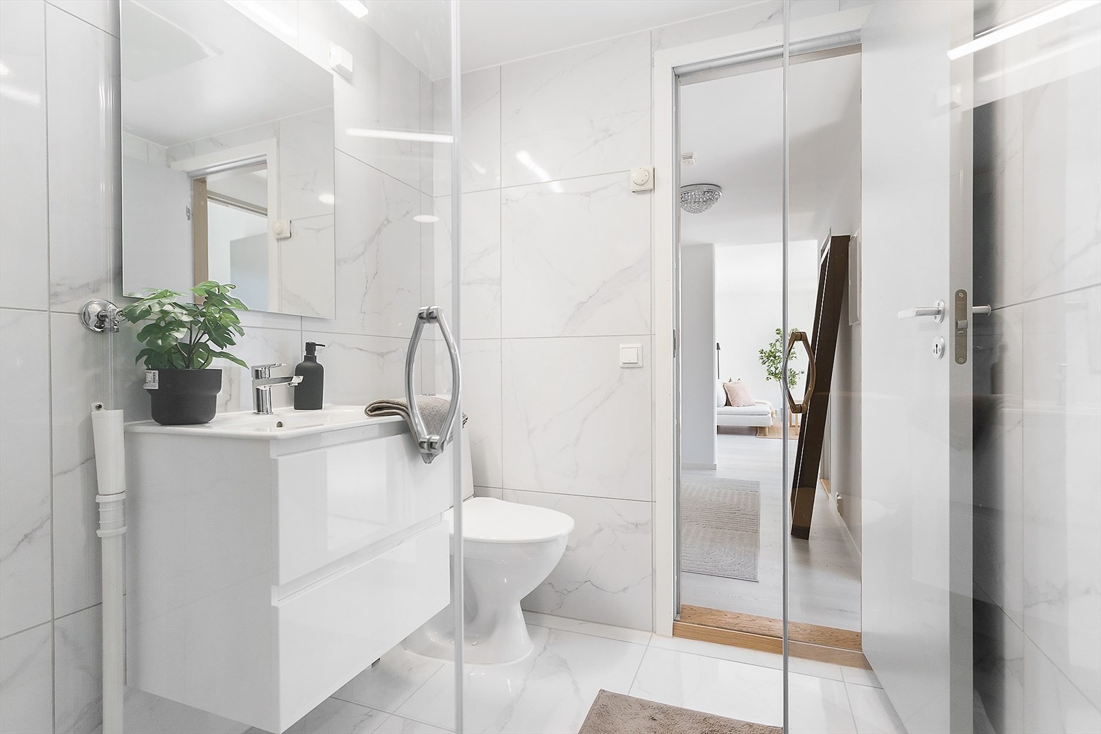 Det er opplegg for vaskemaskin på badet. Galleribilde