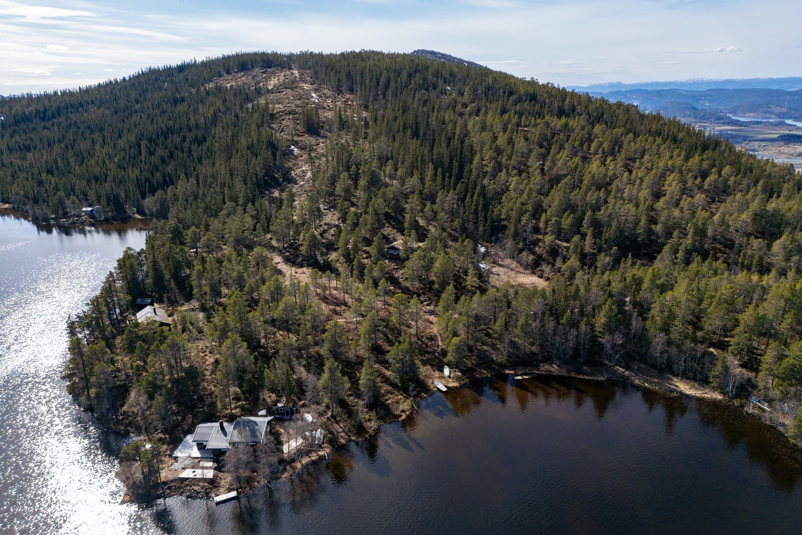 Det er ca. 25 km til Levanger sentrum og 31 km til Stjørdal sentrum. Galleribilde