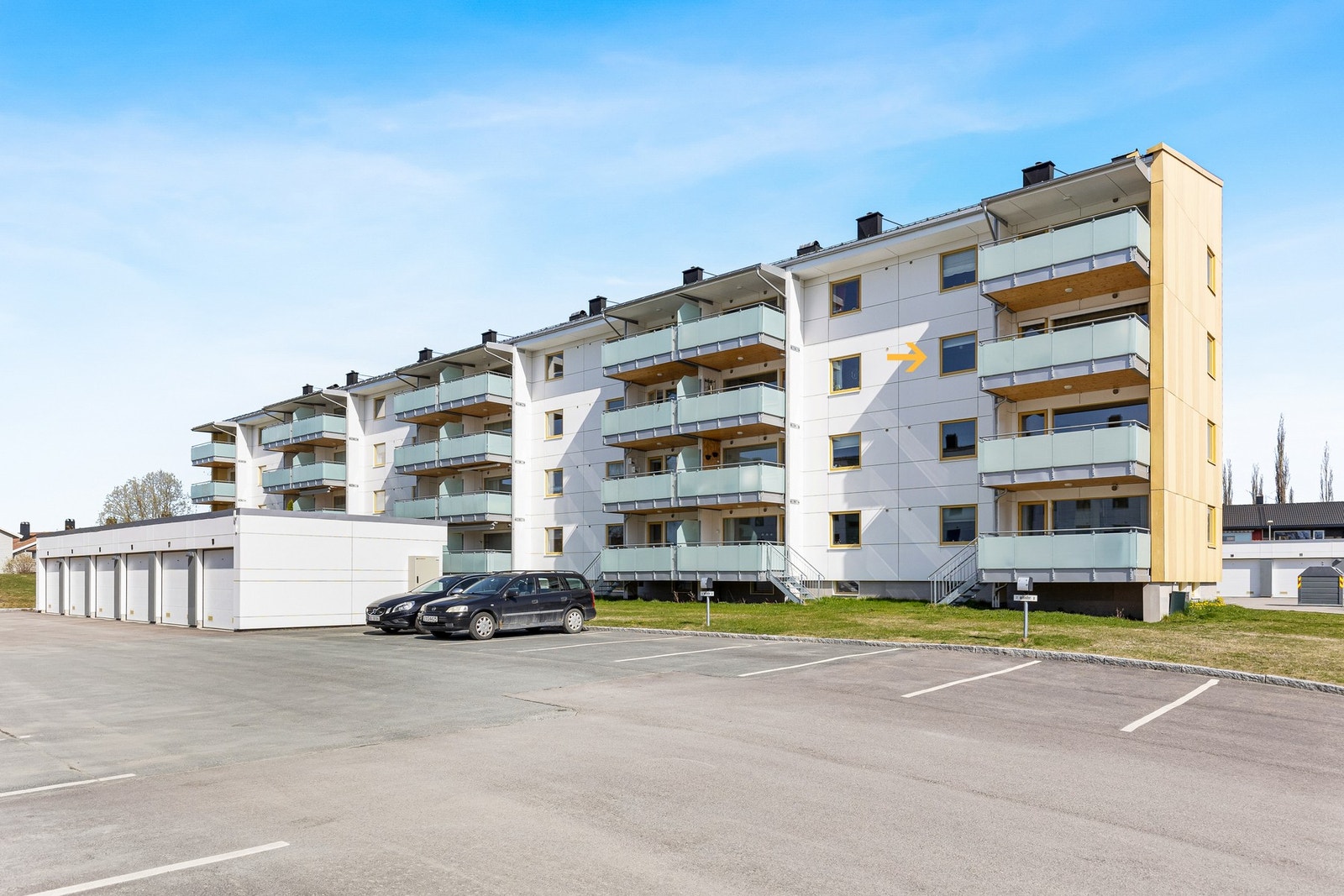 Leiligheten ligger svært fint til i 3. etasje. Endebeliggenheten gir et ekstra vindu på gavlvegg. Galleribilde