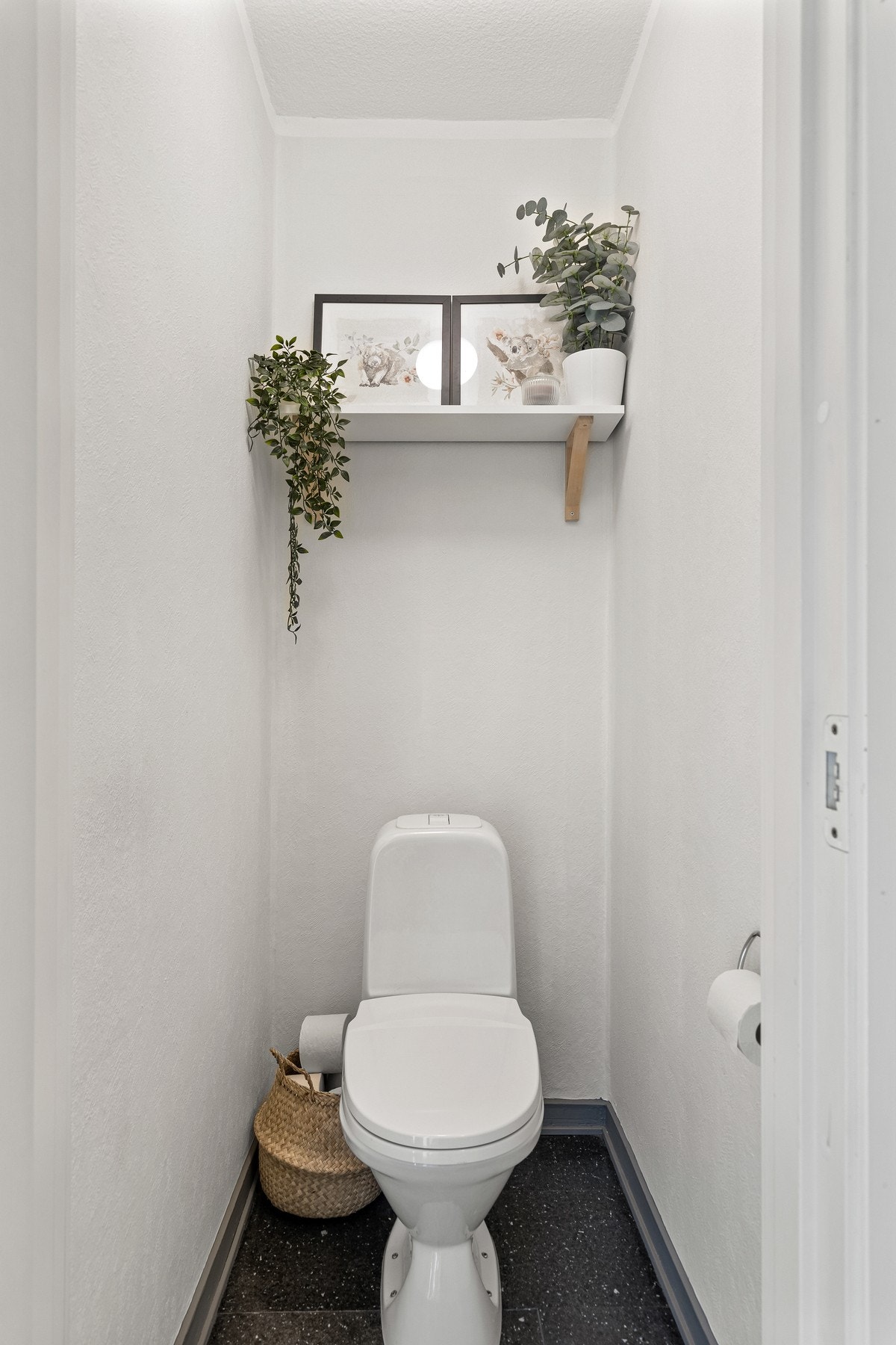 Eget WC-rom. Galleribilde