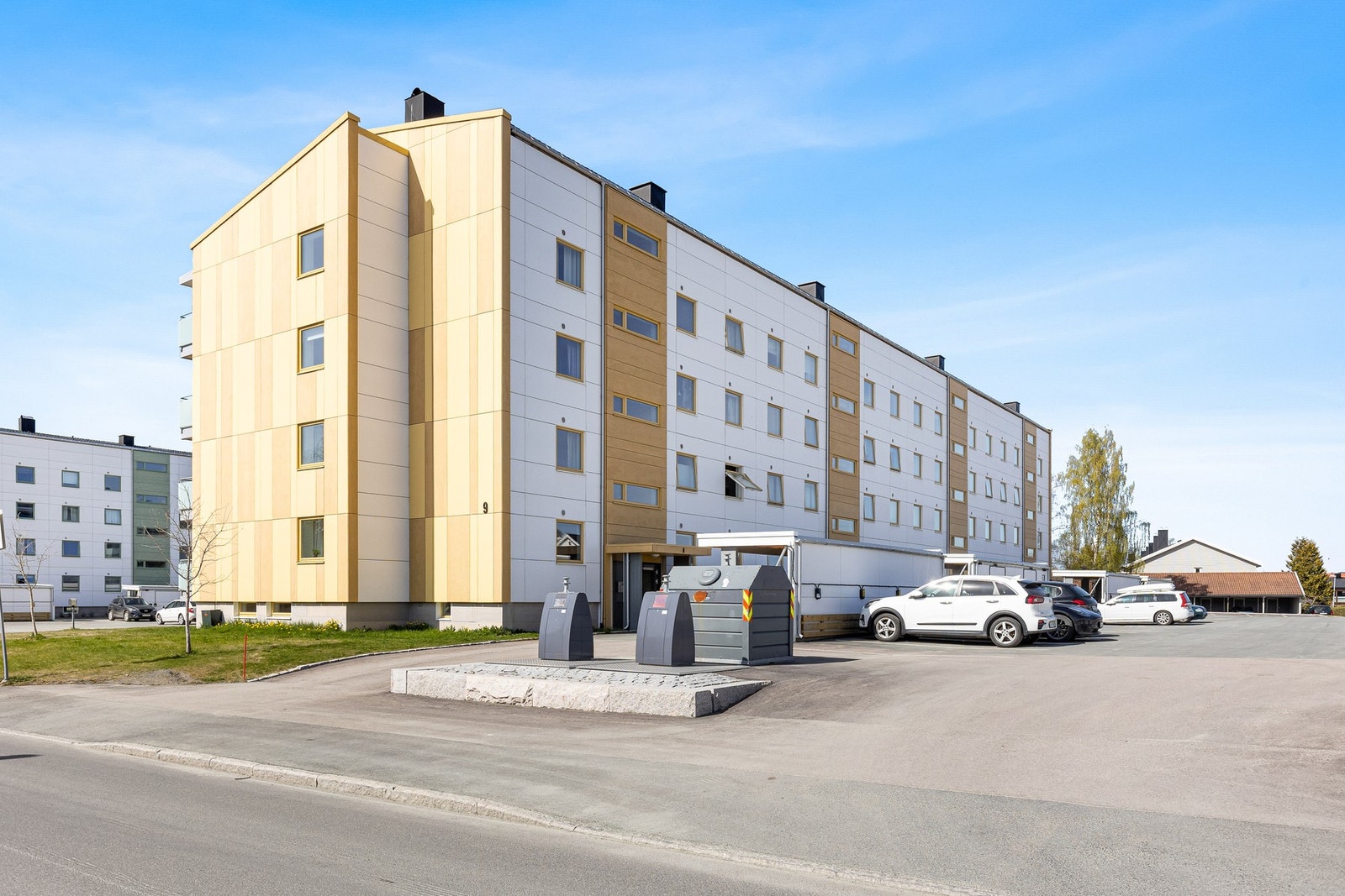 Veldrevet borettslag med fine uteområder. Galleribilde