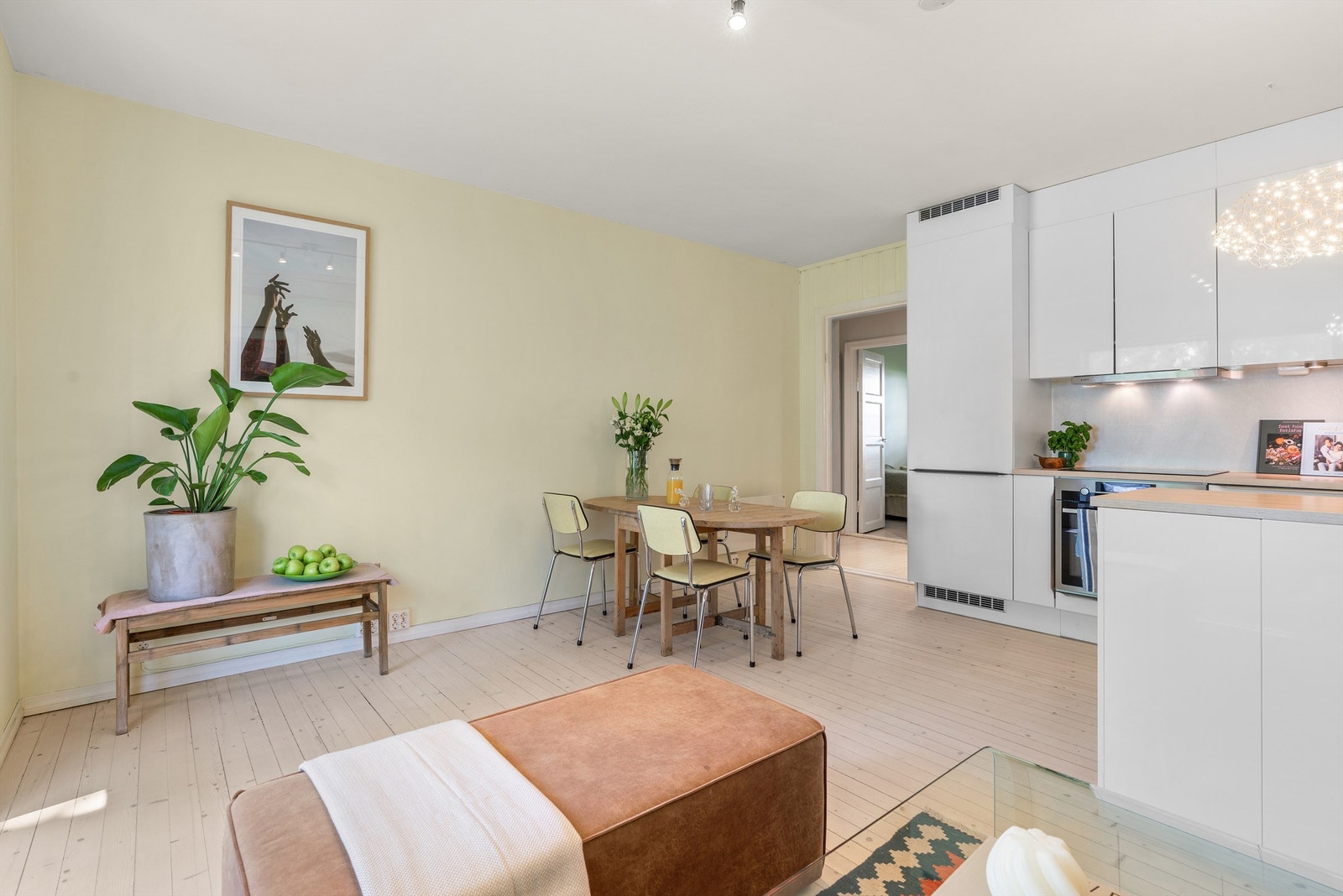 Overflatene er malt i en behagelig og moderne fargetone. Galleribilde