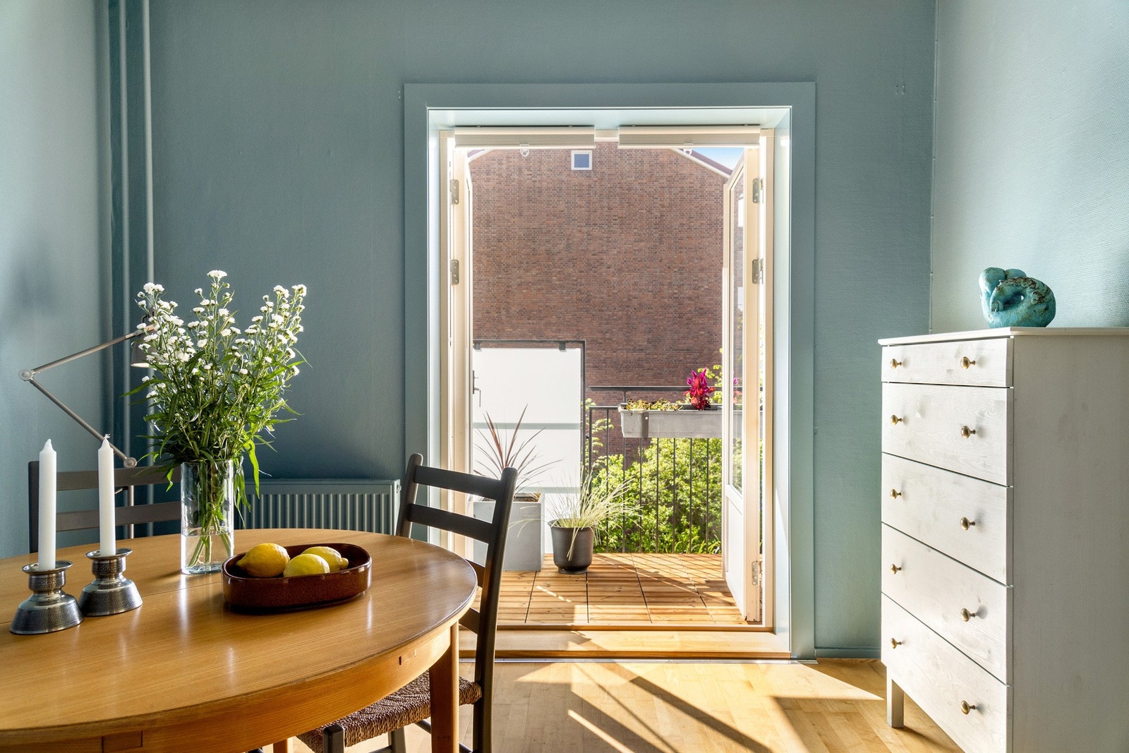 Det ene soverommet er i dag er innredet som spisestue, så her er mulighetene mange! Galleribilde