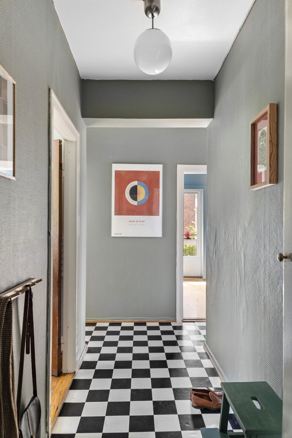 I entreen har du plass til skohylle og knaggrekke. Galleribilde