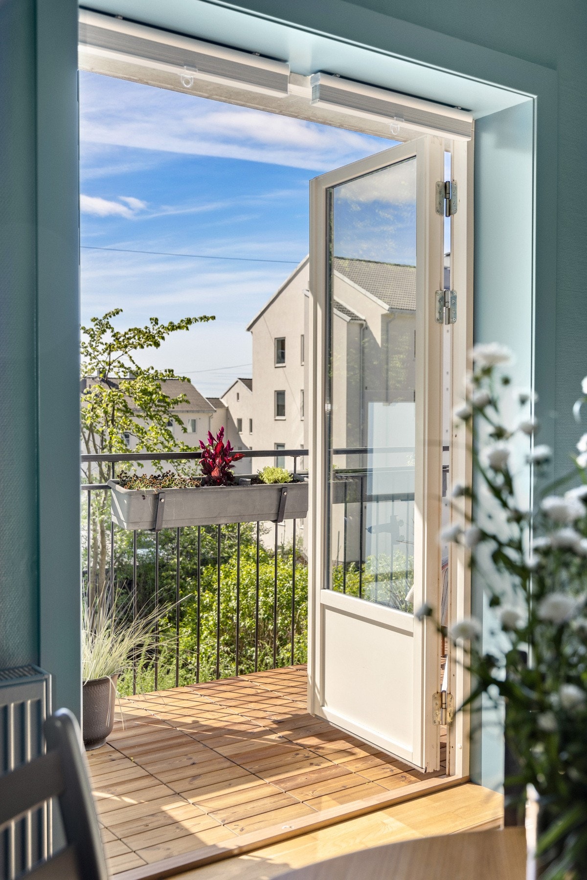 Balkongen har plass til møblement og beplantning. Galleribilde