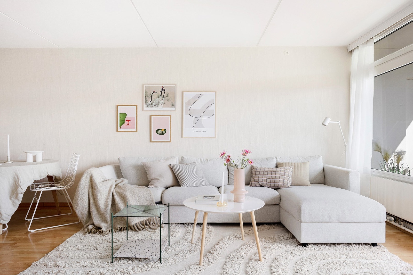 Varmtvann, fyring, tv og internett er inkludert i felleskostnadene. Dette bidrar til en mer oversiktlig privatøkonomi. Galleribilde