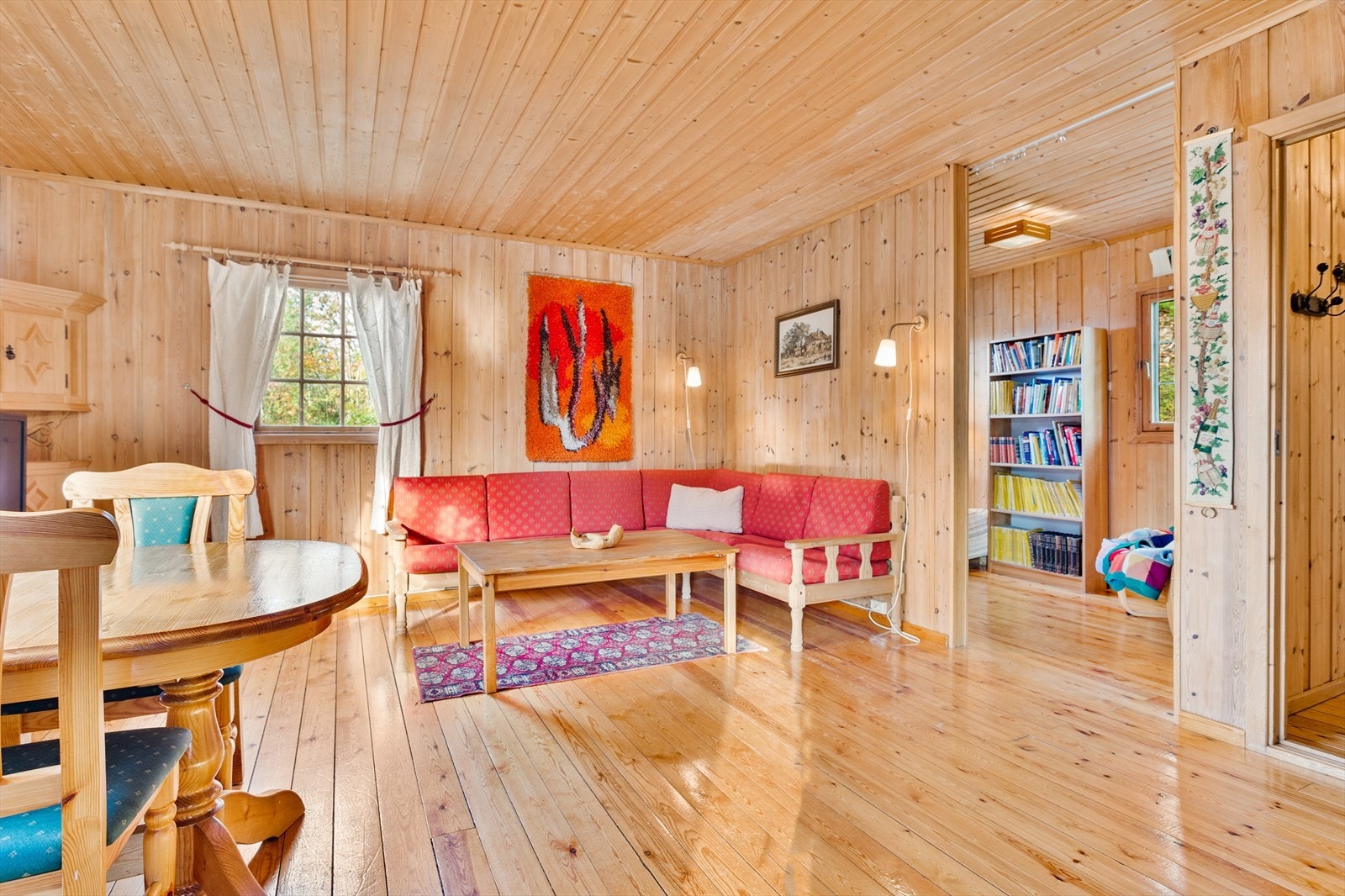 Åpen og luftig stue Galleribilde