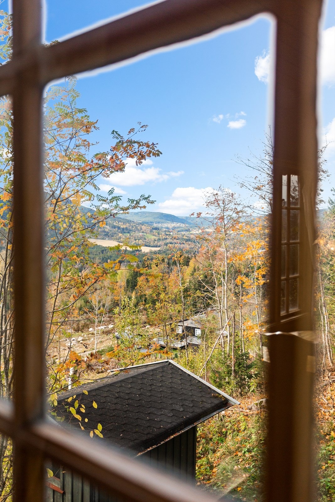 Utsikt fra vinduet med fjellpanorama Galleribilde