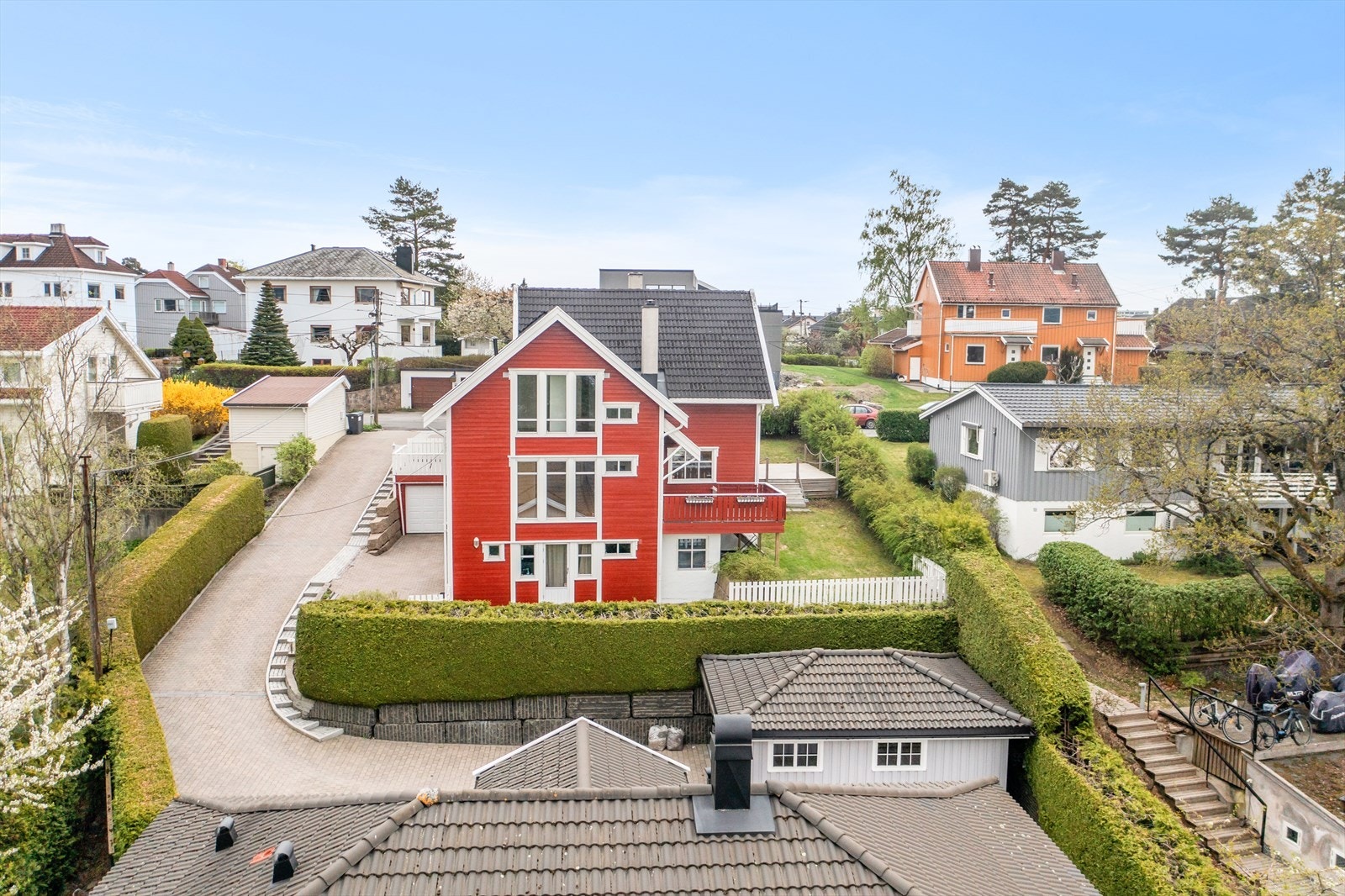 Velkommen til Steinborgveien 37A! Ved spørsmål ta kontakt med Oliver Pettersen og Duy Vidar Tang/ 948 59 284. Galleribilde