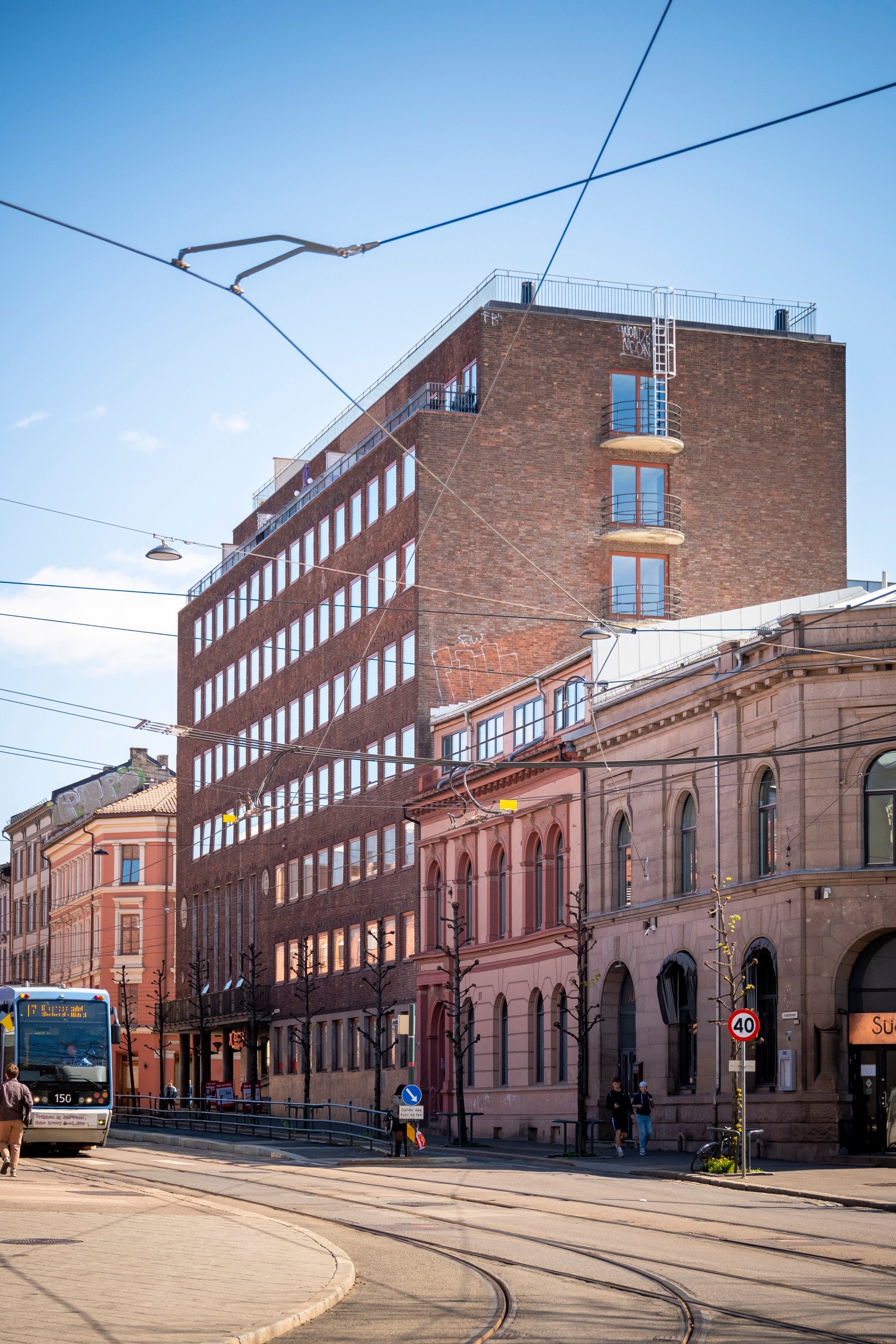 Leiligheten har en sentral og attraktiv beliggenhet på nedre Grünerløkka, med nærhet til alle tenkelige fasiliteter! Galleribilde