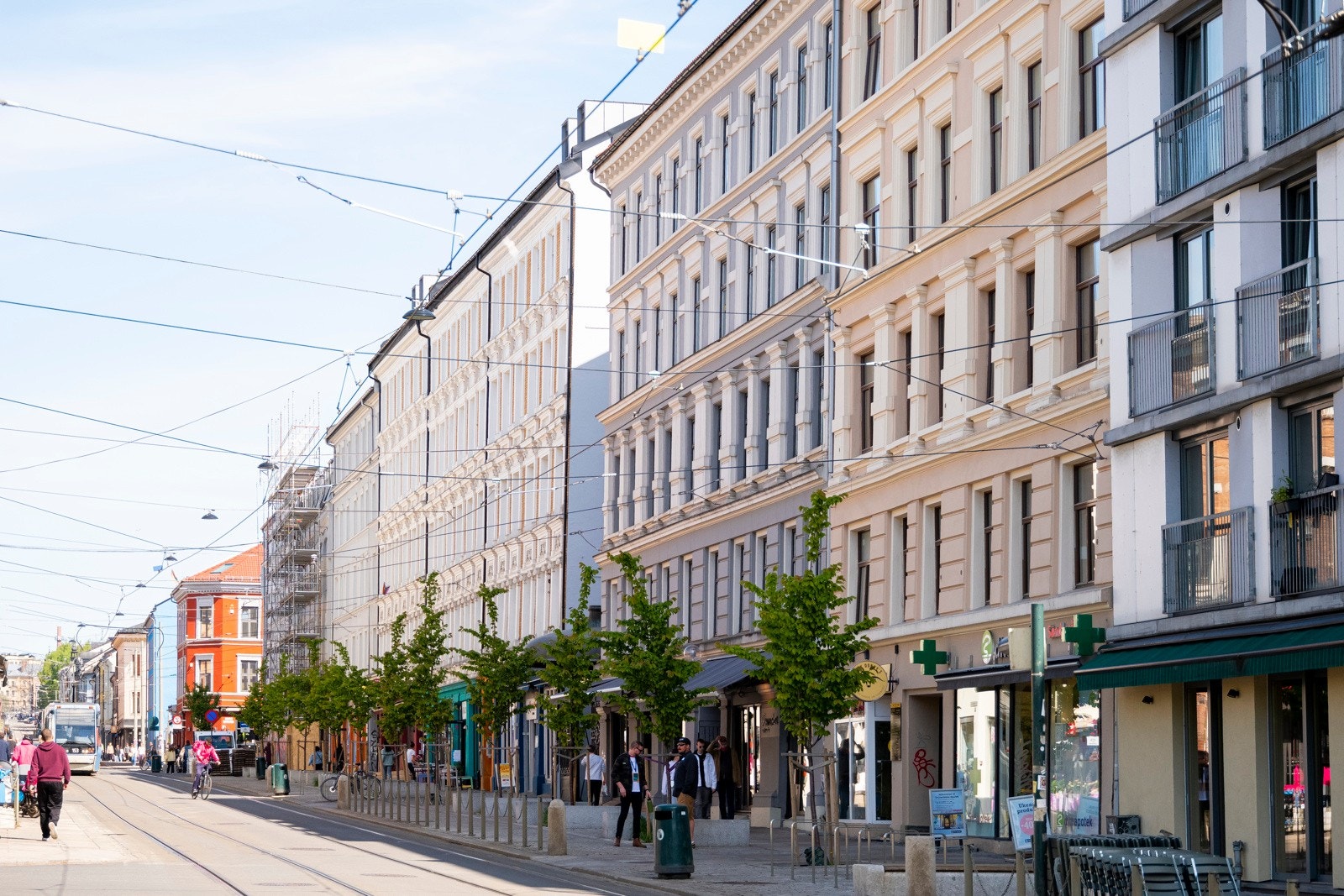 Gode kollektivforbindelser med umiddelbar nærhet til trikketopp og buss. Galleribilde