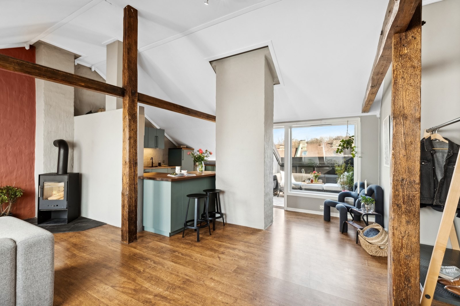 På kjøkkenet kan du kommunisere med gjestene mens maten tilberedes Galleribilde