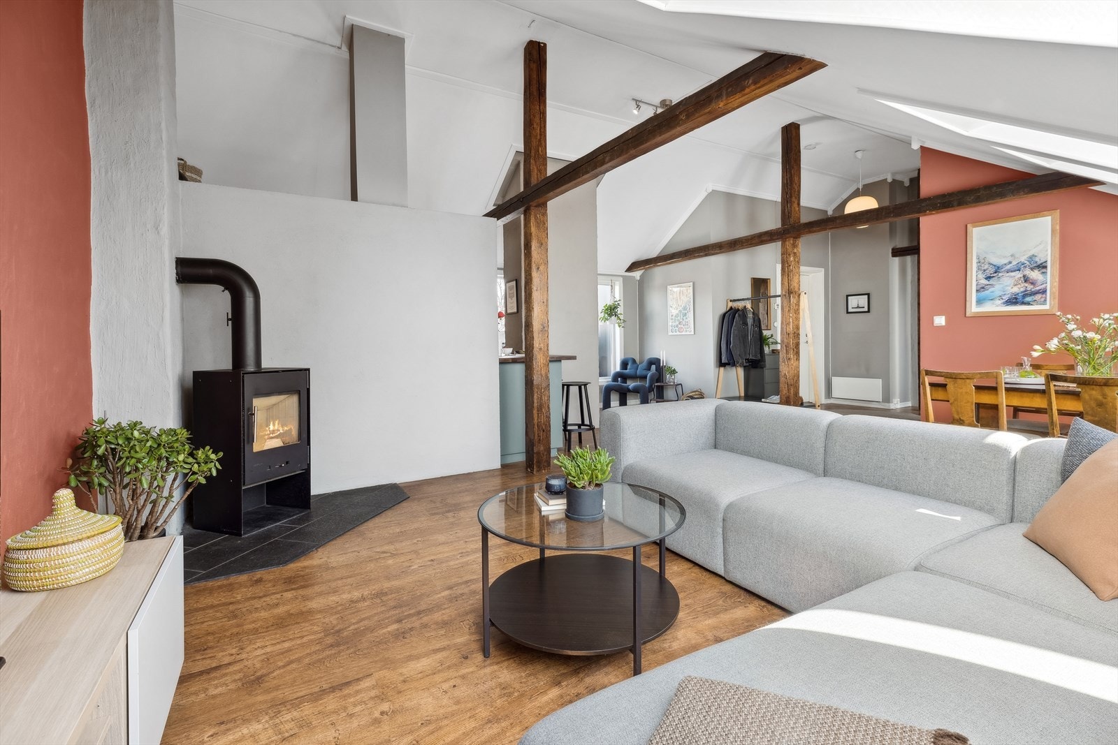 Peisen gir en lun og varm stemning på kalde vinterkvelder Galleribilde