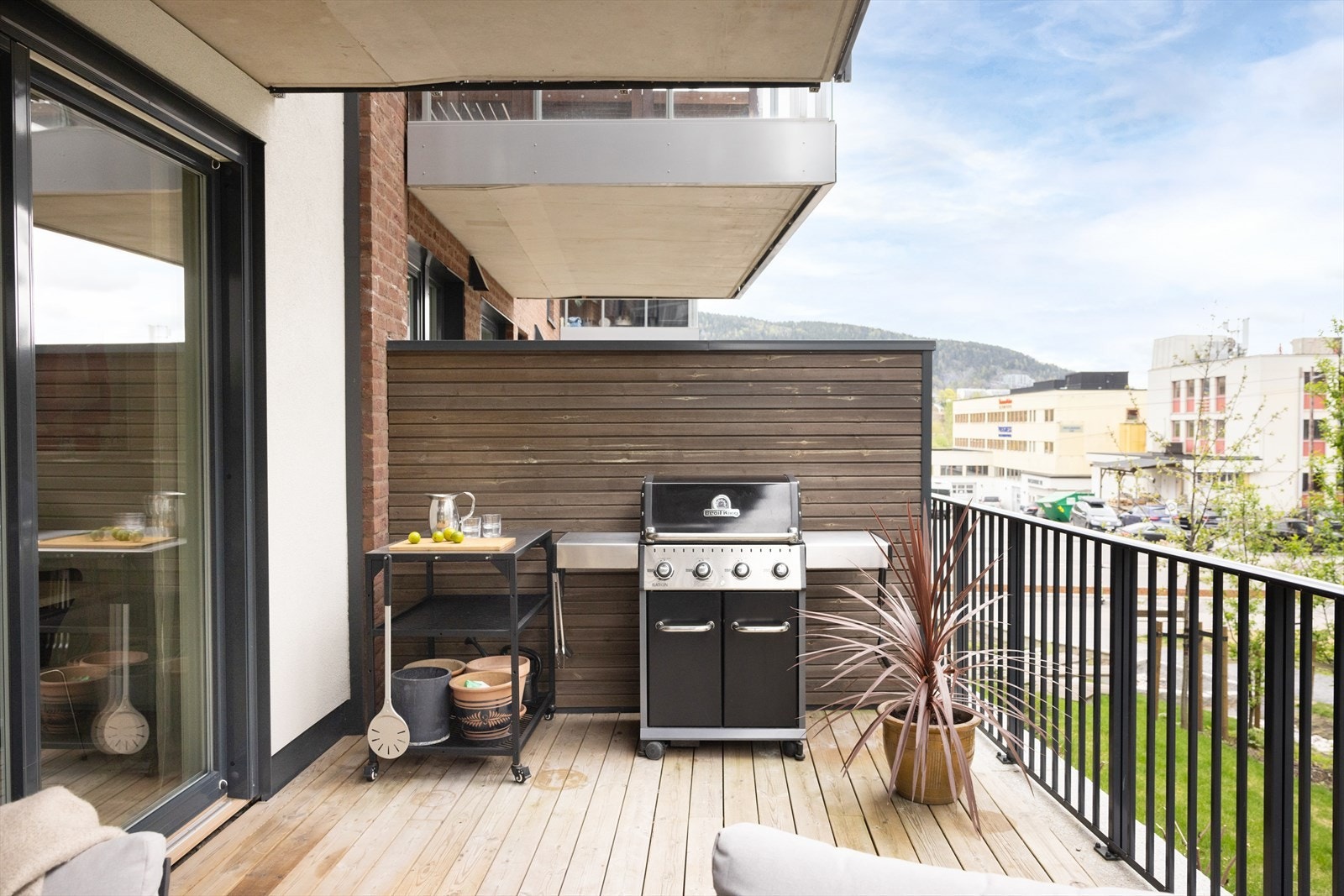 God plass til utemøbler og grill. Galleribilde