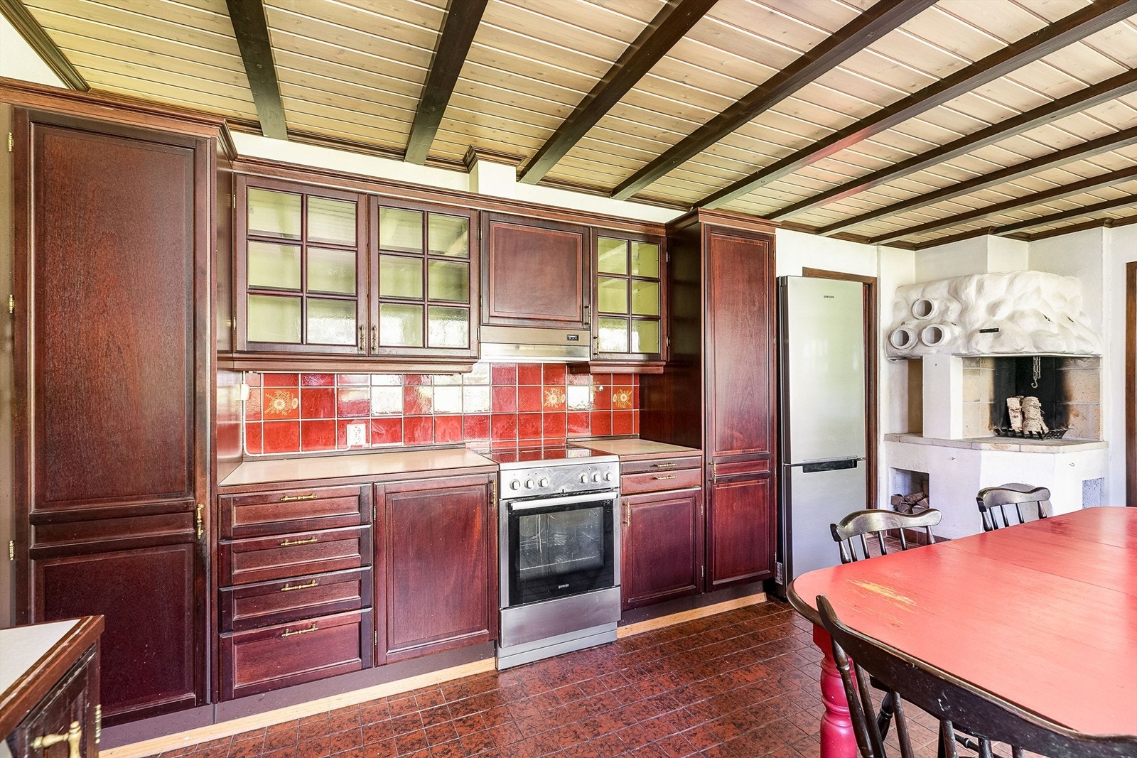 Kjøkkeninnredningen er fra Norema og velholdt alder tatt i betraktning, men naturlig gjenstand for oppgradering/utskiftning. Galleribilde