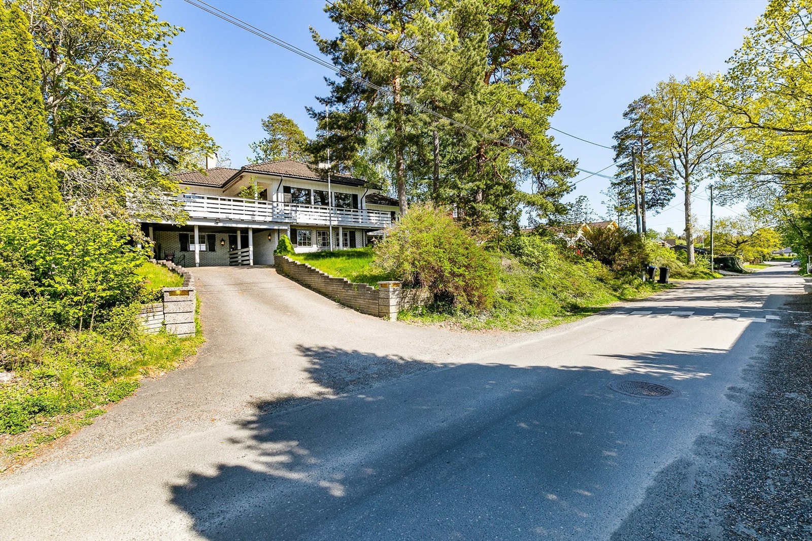 Nabolaget er uten gjennomkjøringsmulighet og har et rolig, barnevennlig miljø. Galleribilde