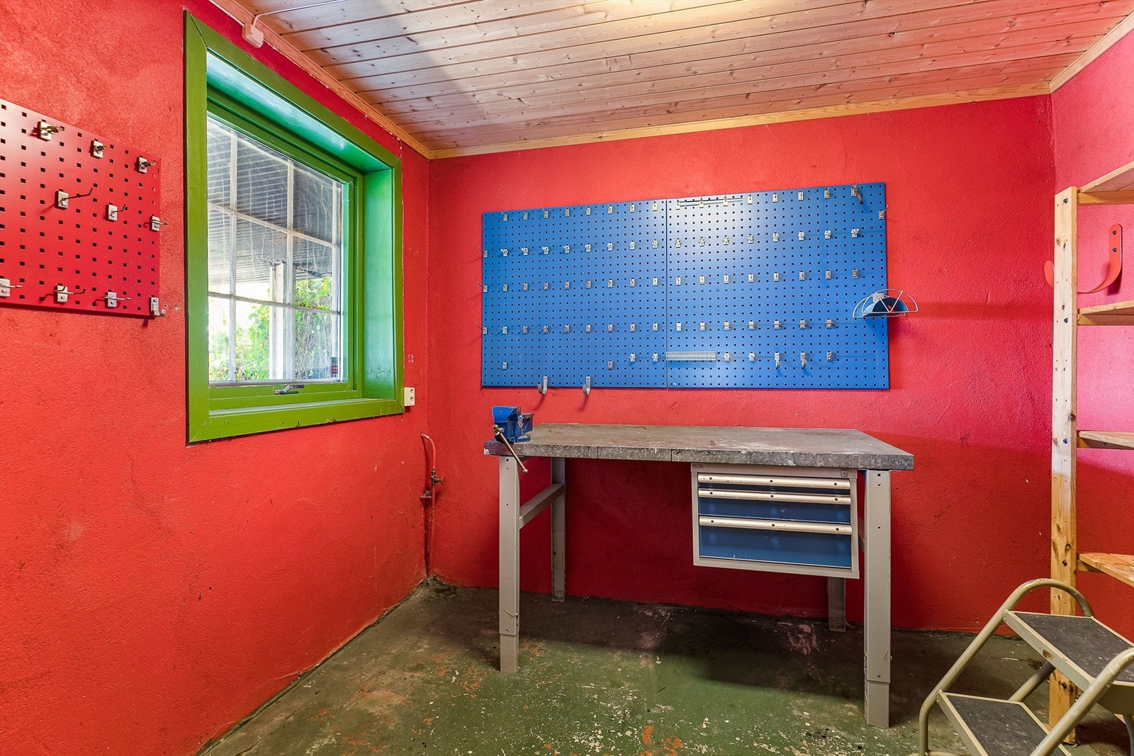 Soverom på ca. 7,5 kvm. benyttes i dag til bod. Galleribilde