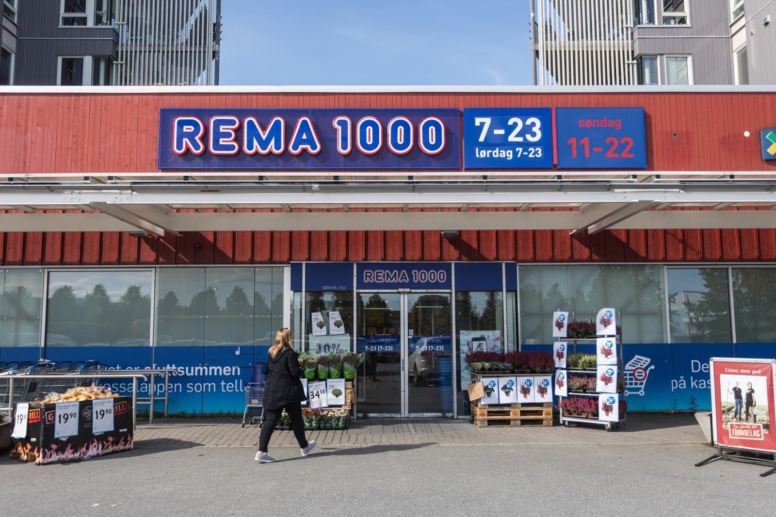 Kort veg til Rema 1000 Bromstad med søndagsåpen butikk Galleribilde